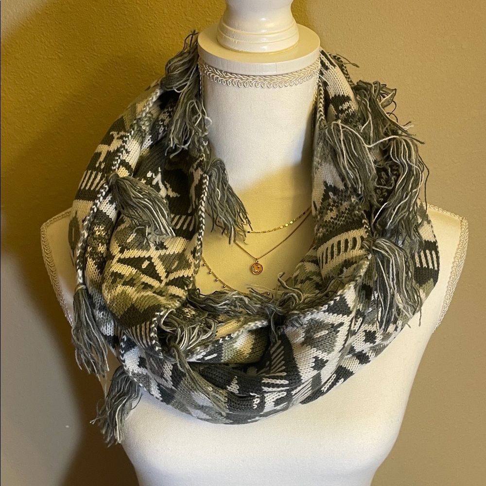 Gray Patterned Scarf